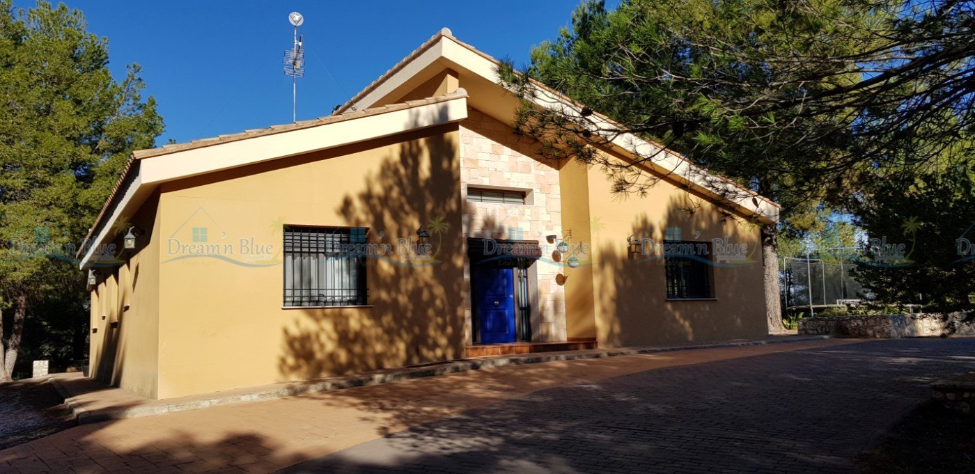 Villa for sale in Enguera