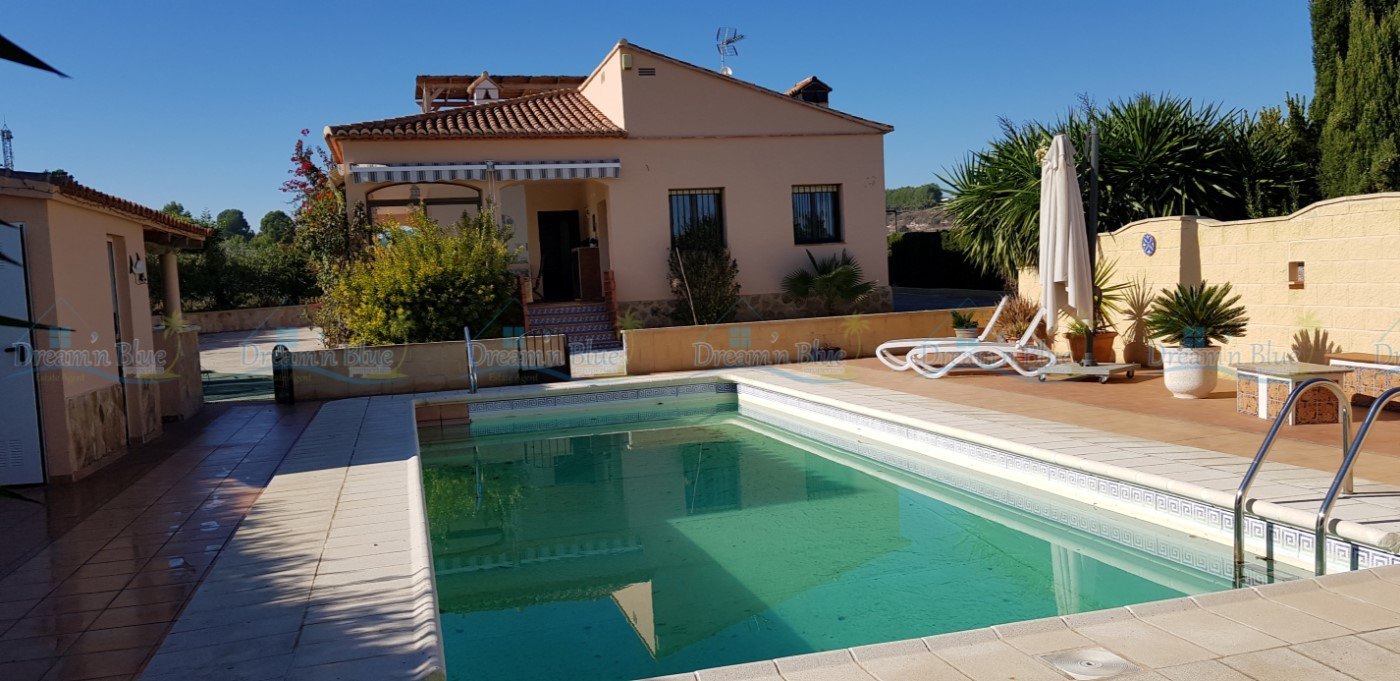 Villa for sale in Albaida