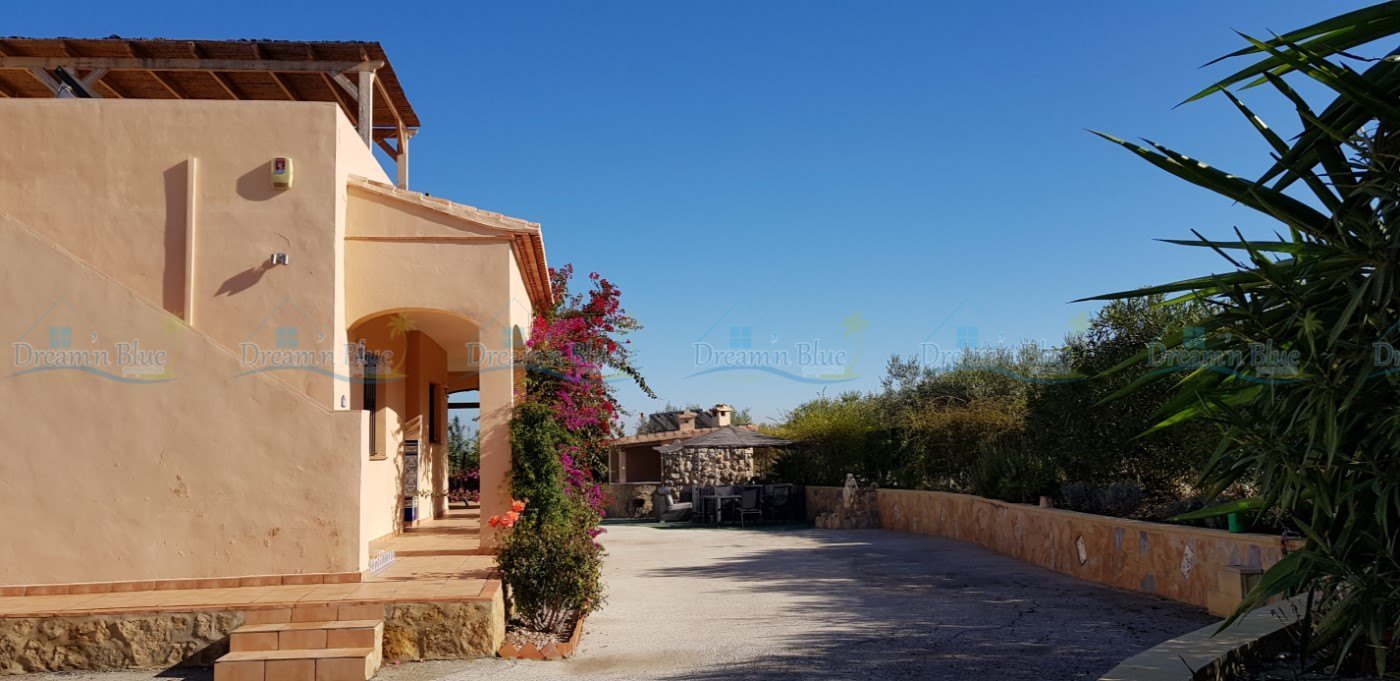 Villa for sale in Albaida