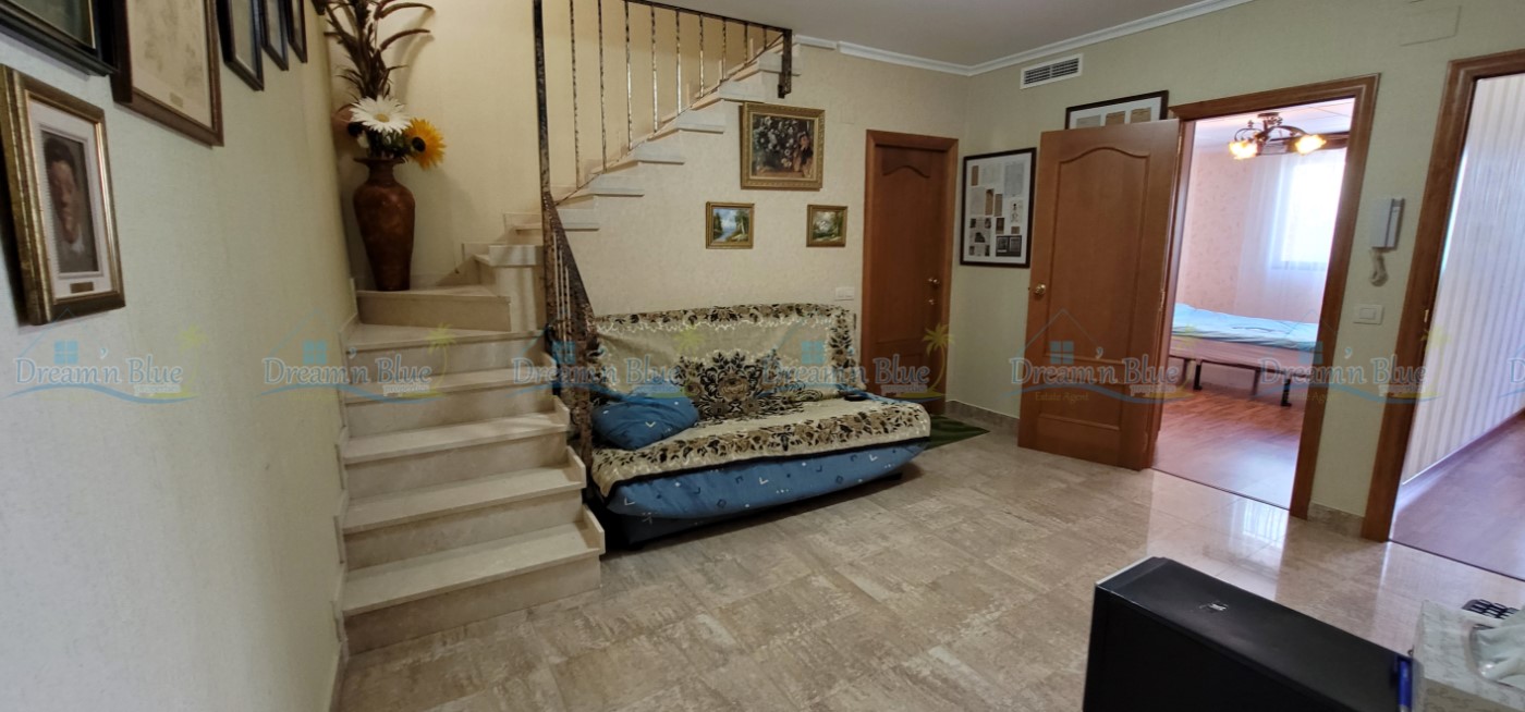 Villa for sale in Beniatjar